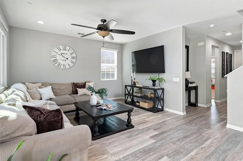 22038 Windham Way Saugus, CA 91350