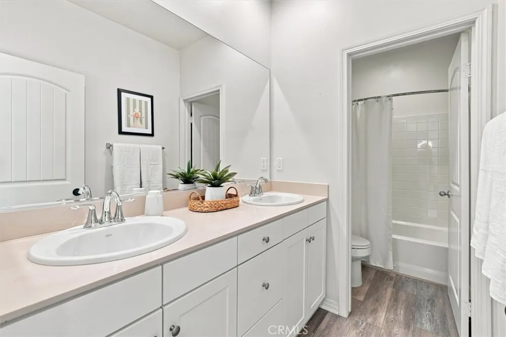 22038 Windham Way Saugus, CA 91350