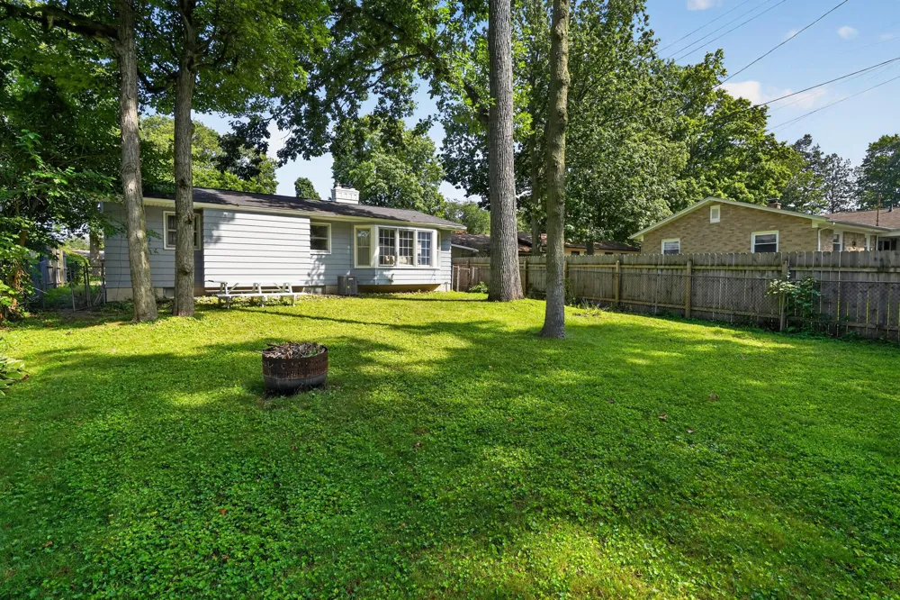 2410 Rossiter Place Lansing, MI 48911