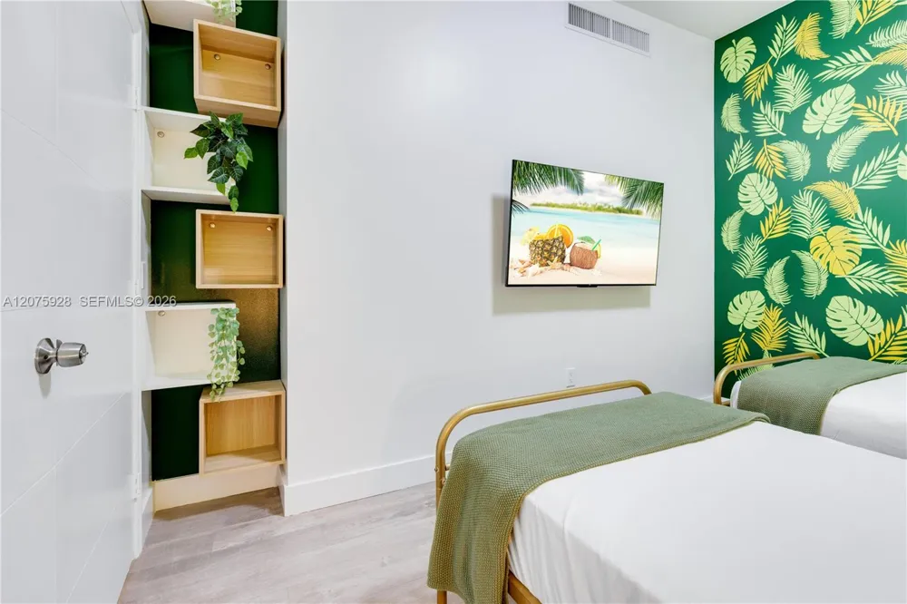 777 Ocean Dr #N214 Hollywood, FL 33019