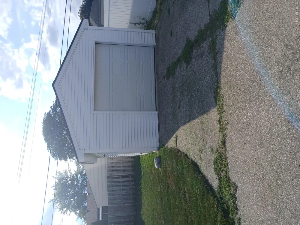 15070 Drake Street Southgate City, MI 48195