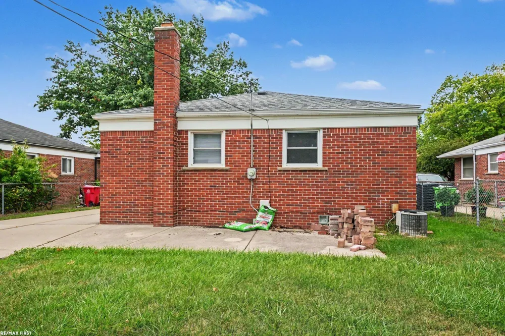 26740 Barbara Street Roseville City, MI 48066