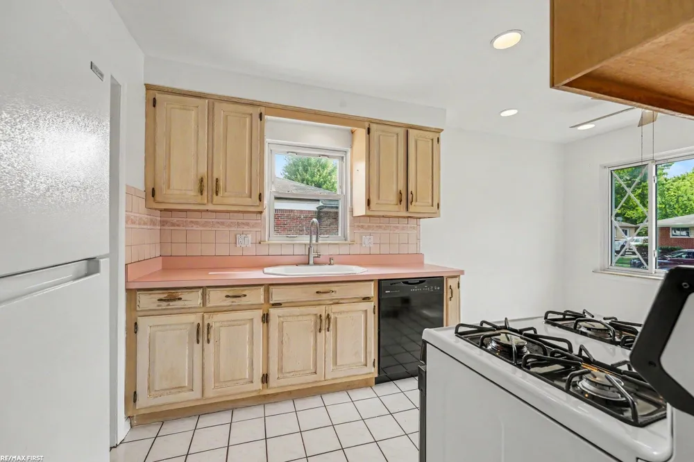 26740 Barbara Street Roseville City, MI 48066