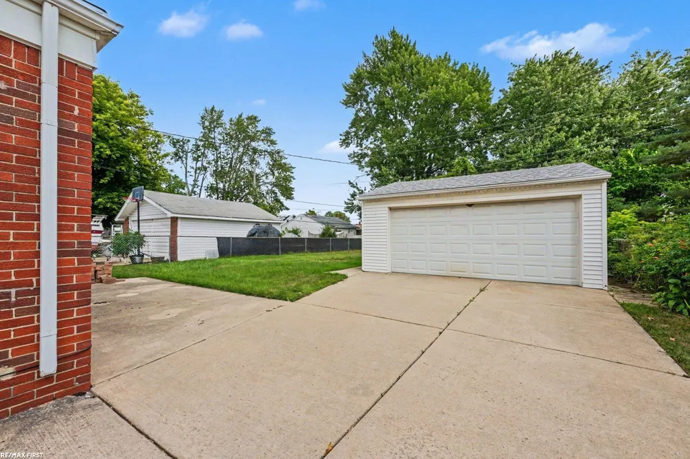 26740 Barbara Street Roseville City, MI 48066