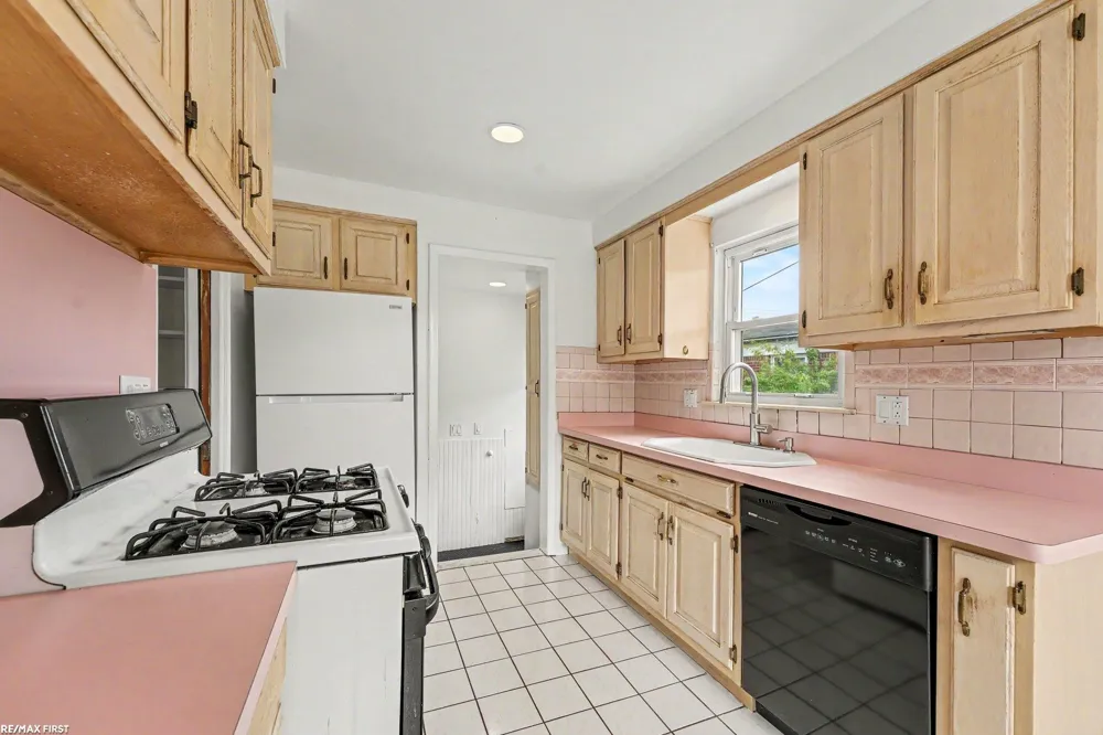 26740 Barbara Street Roseville City, MI 48066