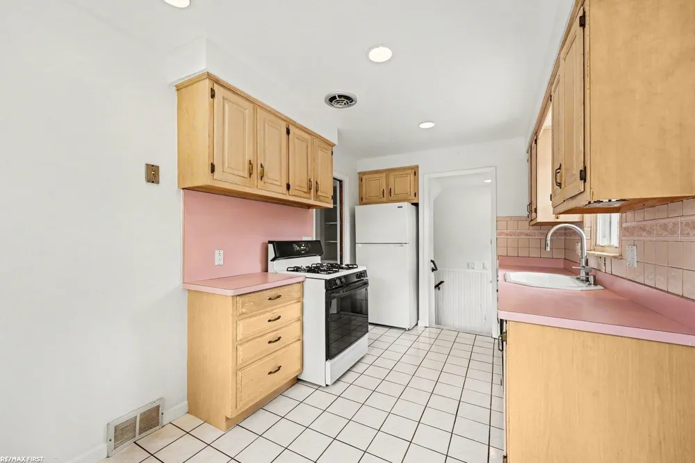 26740 Barbara Street Roseville City, MI 48066