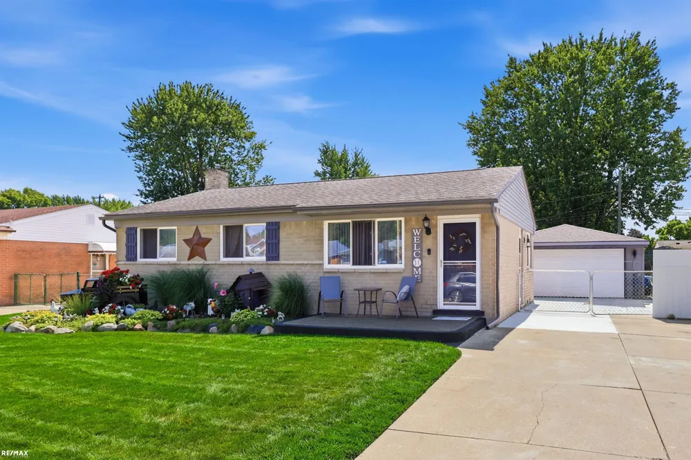 18016 Fairwood Drive Clinton Charter Township, MI 48035