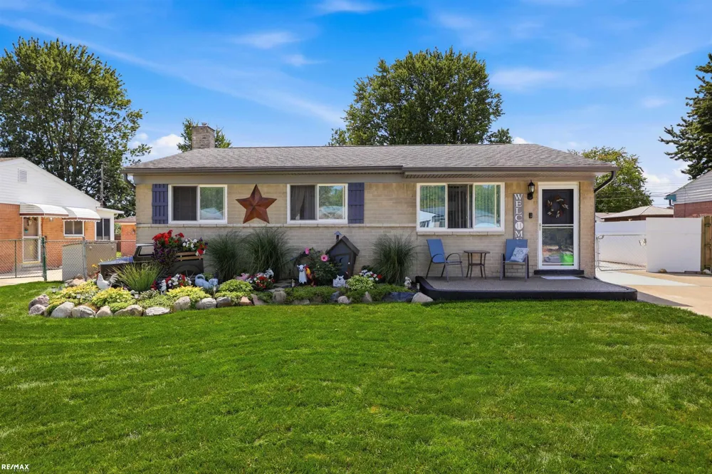 18016 Fairwood Drive Clinton Charter Township, MI 48035
