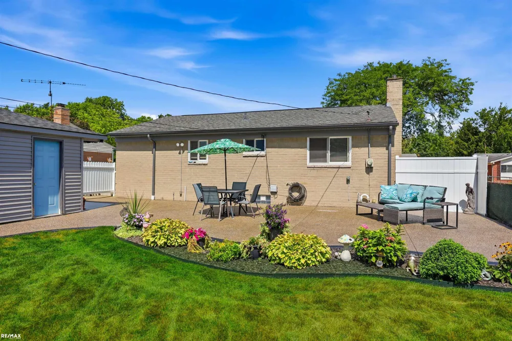 18016 Fairwood Drive Clinton Charter Township, MI 48035