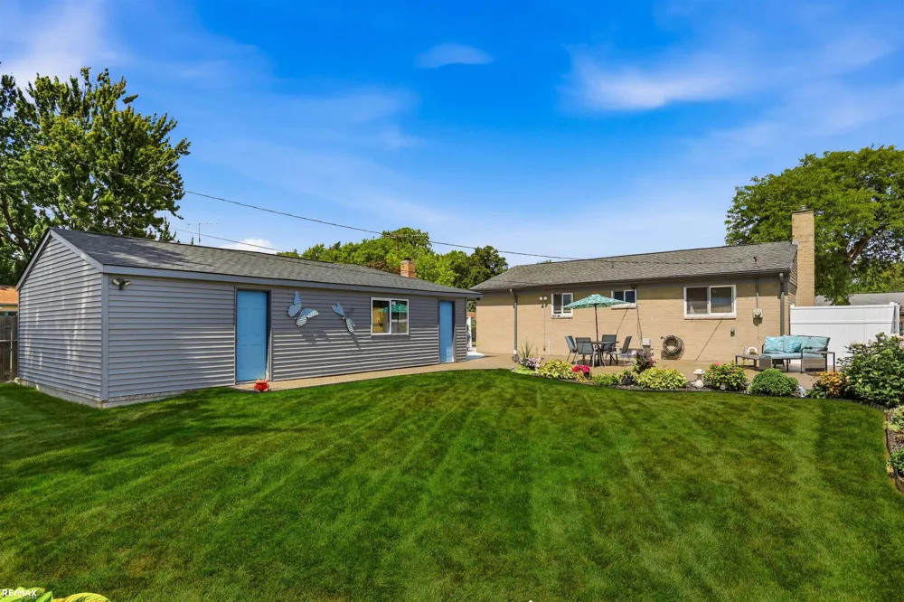 18016 Fairwood Drive Clinton Charter Township, MI 48035