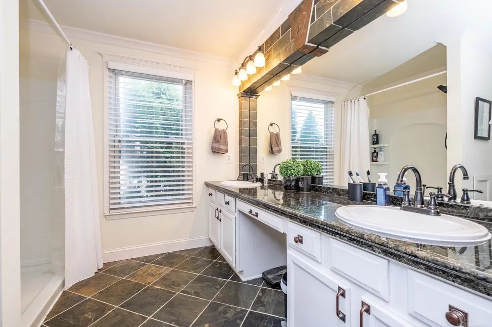 56277 Oasis Drive Macomb Township, MI 48042