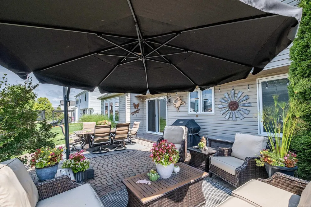 56277 Oasis Drive Macomb Township, MI 48042
