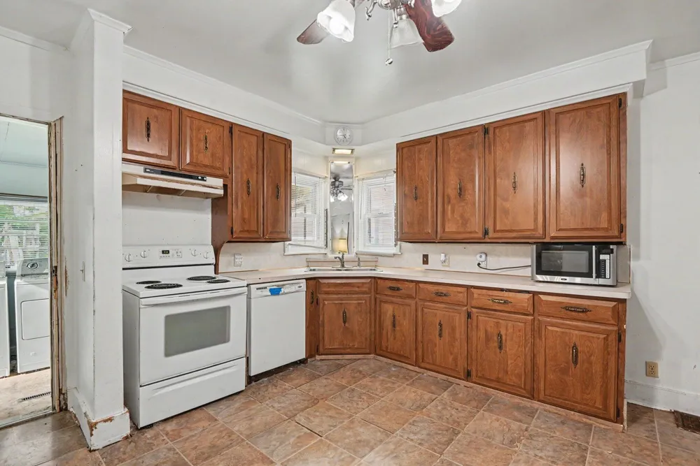 148 E Emerson Street Kalamazoo City, MI 49001