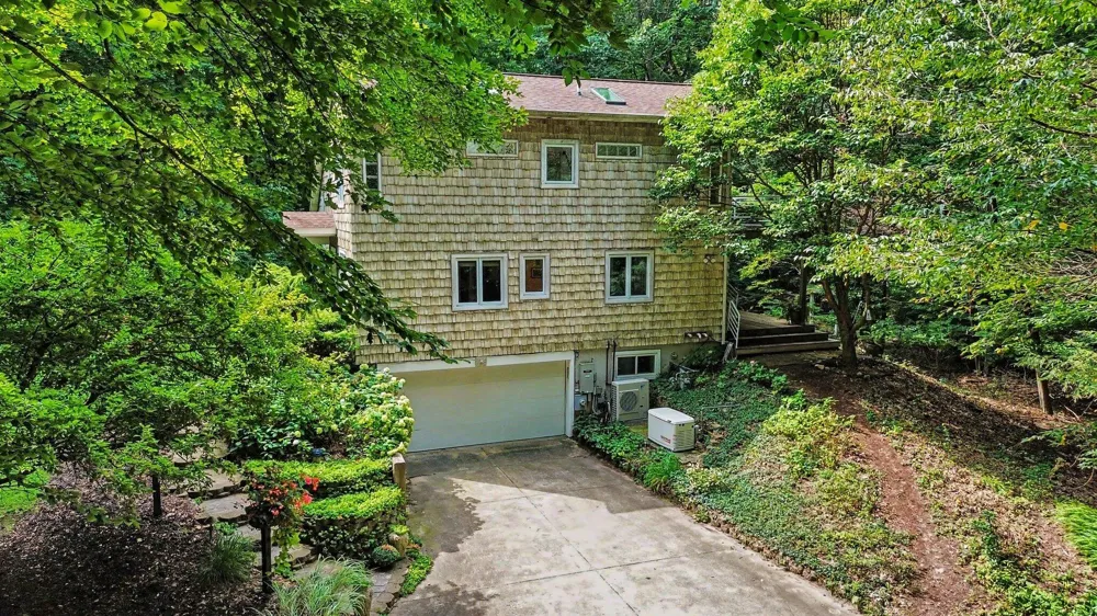 1735 Darling Lane Ganges Township, MI 49408