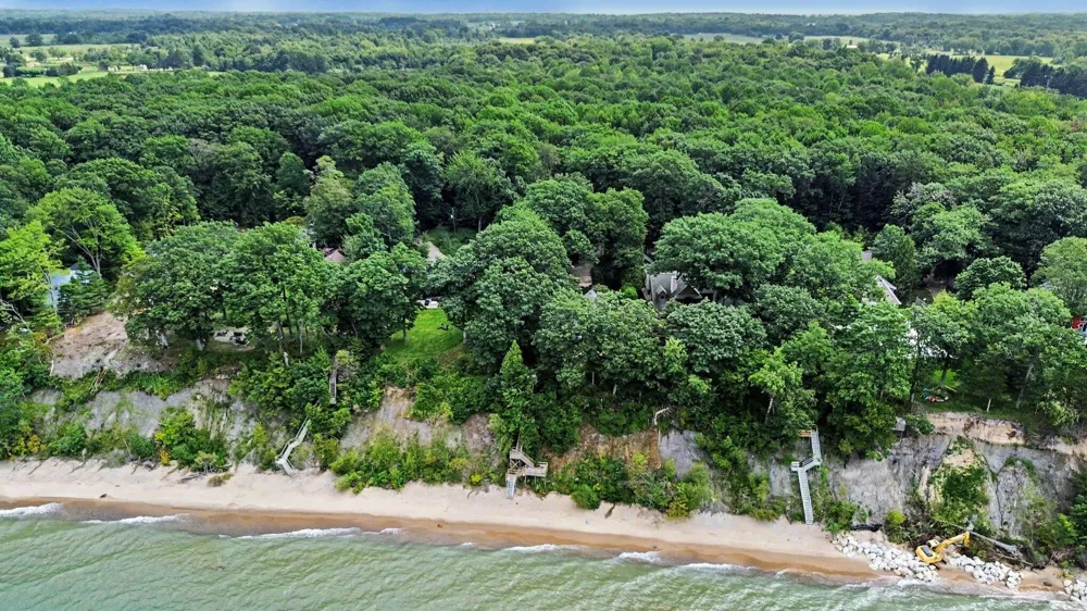 1735 Darling Lane Ganges Township, MI 49408