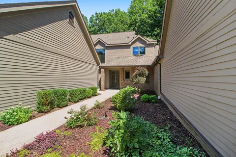 4608 Cottonwood Drive