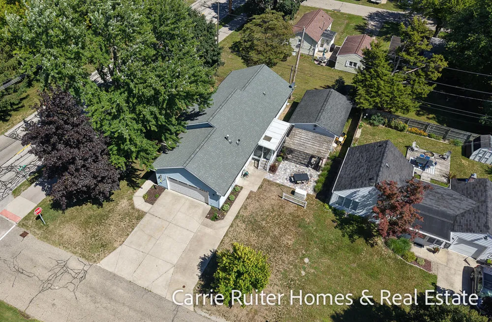 17232 W Spring Lake Road Ferrysburg City, MI 49456