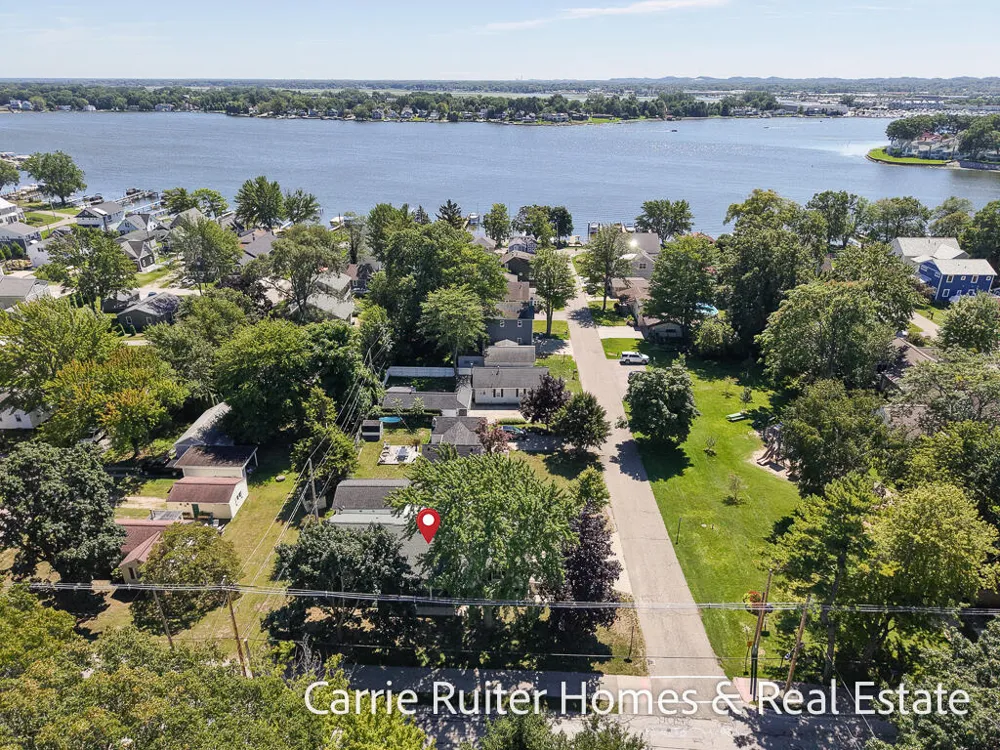 17232 W Spring Lake Road Ferrysburg City, MI 49456