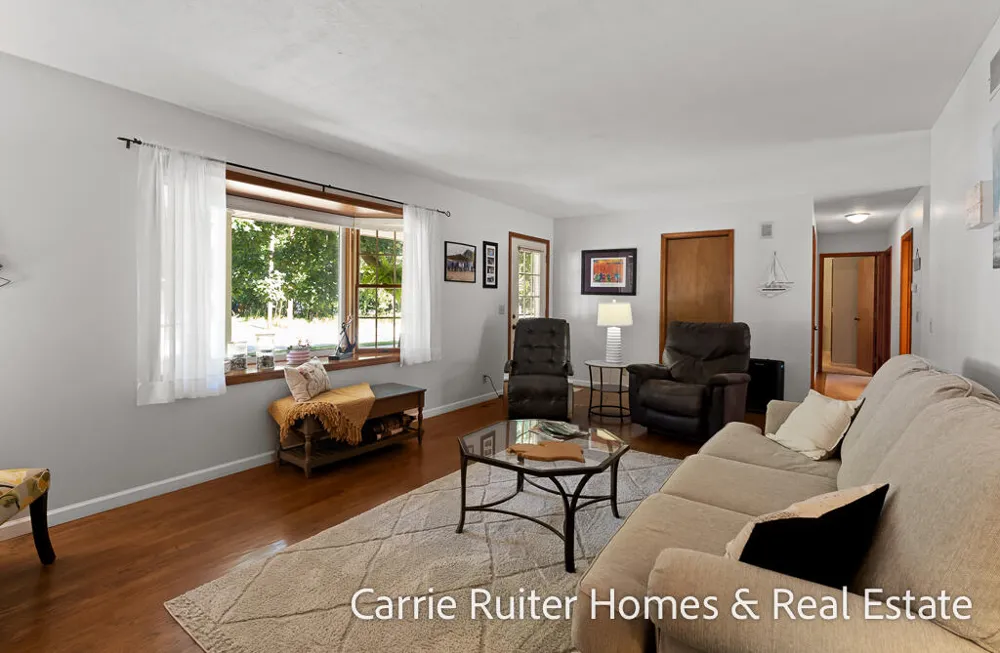 17232 W Spring Lake Road Ferrysburg City, MI 49456