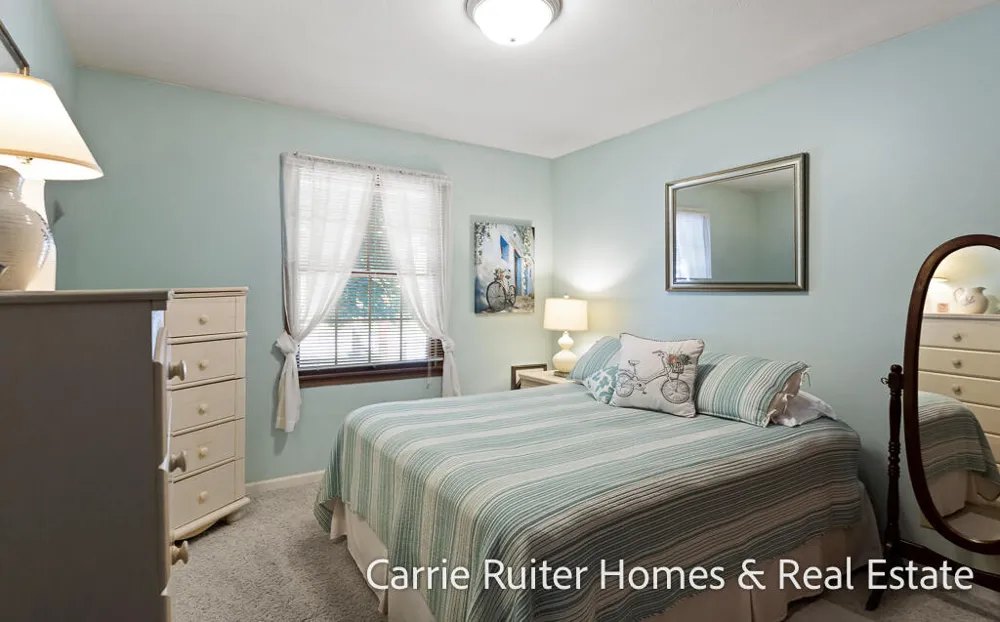 17232 W Spring Lake Road Ferrysburg City, MI 49456