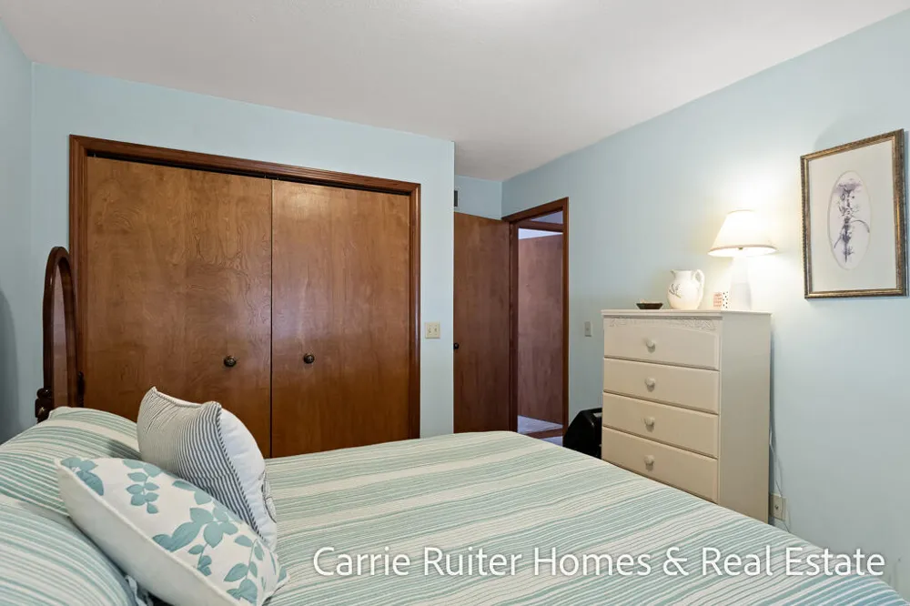 17232 W Spring Lake Road Ferrysburg City, MI 49456