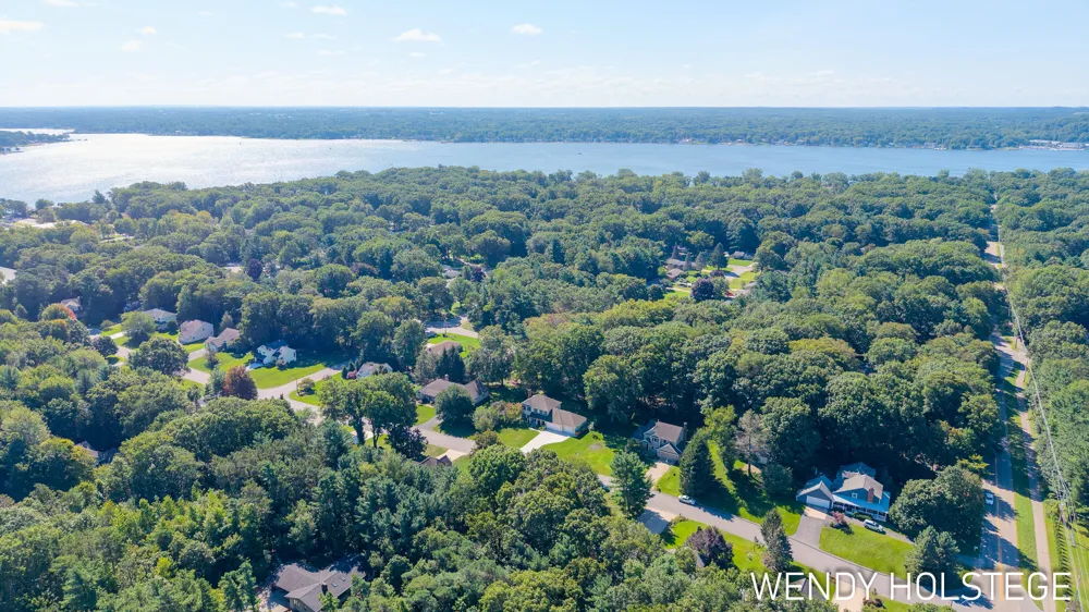 2066 Woodlark Drive Park Township, MI 49424