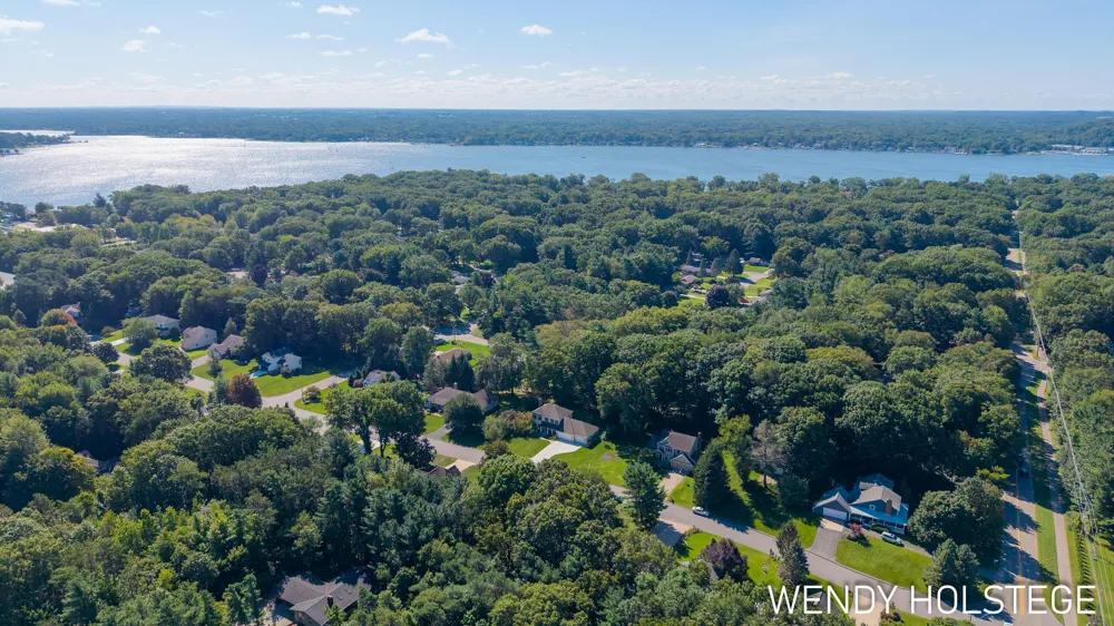 2066 Woodlark Drive Park Township, MI 49424