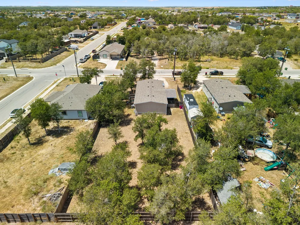 135 Plumeria Drive Dale, TX 78616