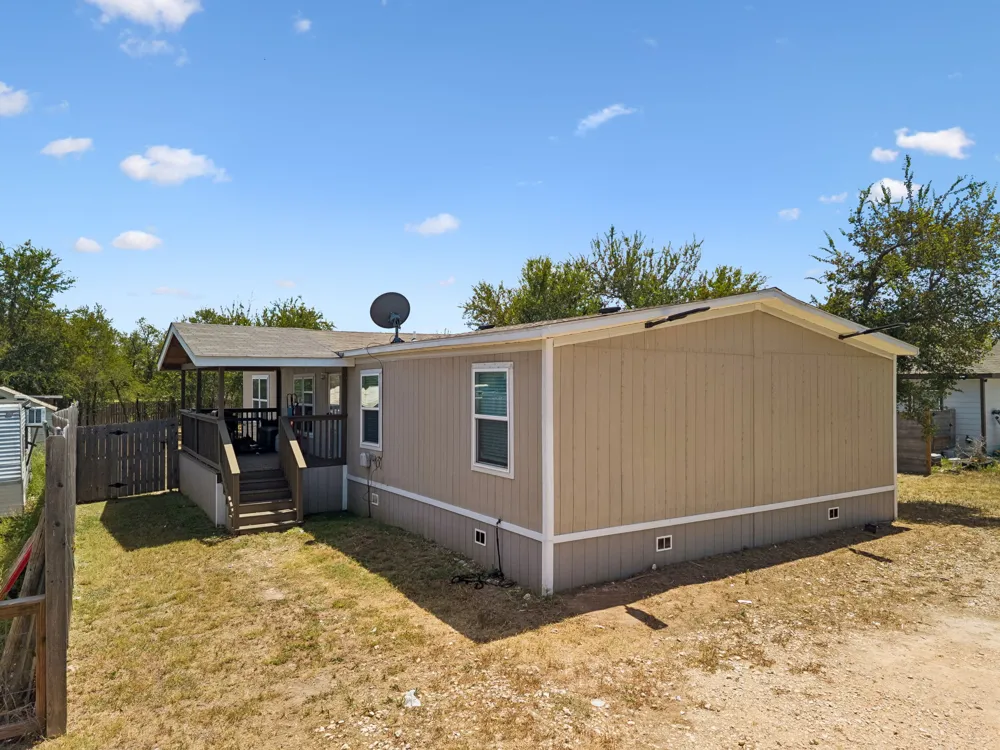 135 Plumeria Drive Dale, TX 78616