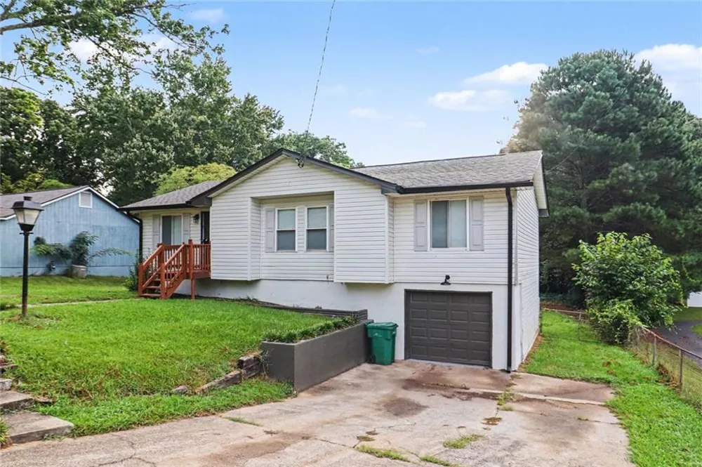 8908 Thomas Road Jonesboro, GA 30238