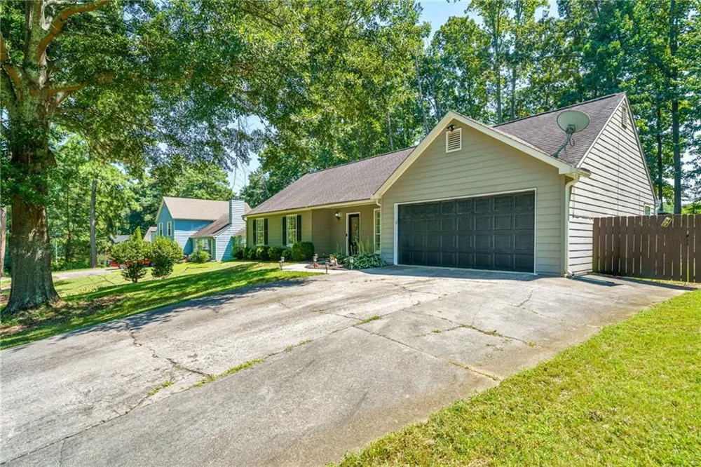 4460 Whitt Station Run NW Acworth, GA 30101