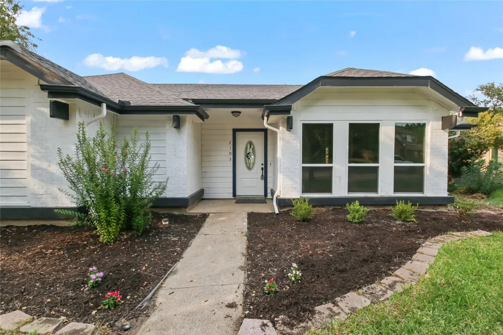 2103 Stein Way Carrollton, TX 75007