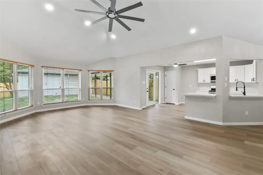 2103 Stein Way Carrollton, TX 75007