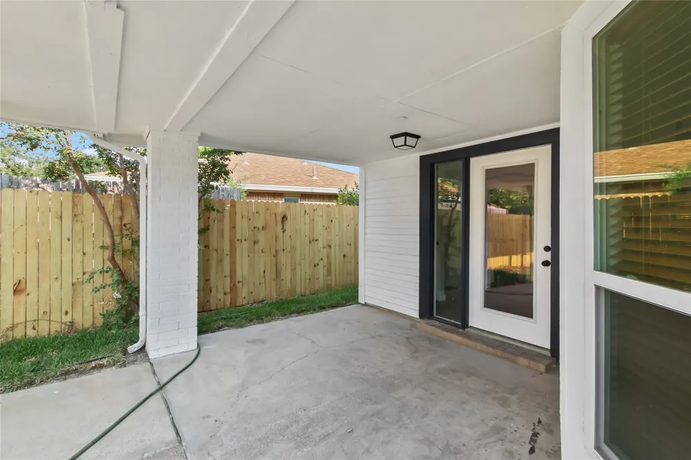 2103 Stein Way Carrollton, TX 75007
