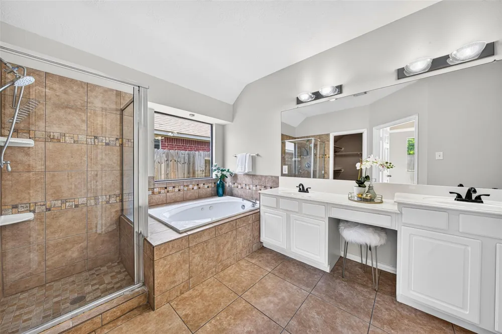 3146 Autumnjoy Drive Pearland, TX 77584