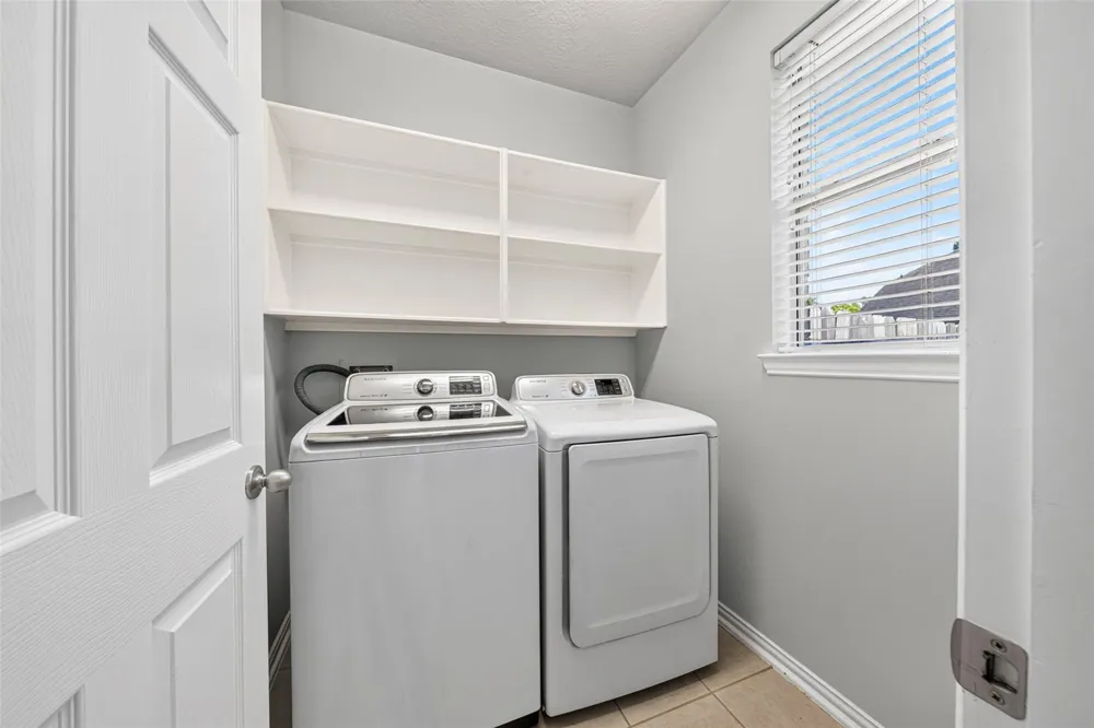 3146 Autumnjoy Drive Pearland, TX 77584