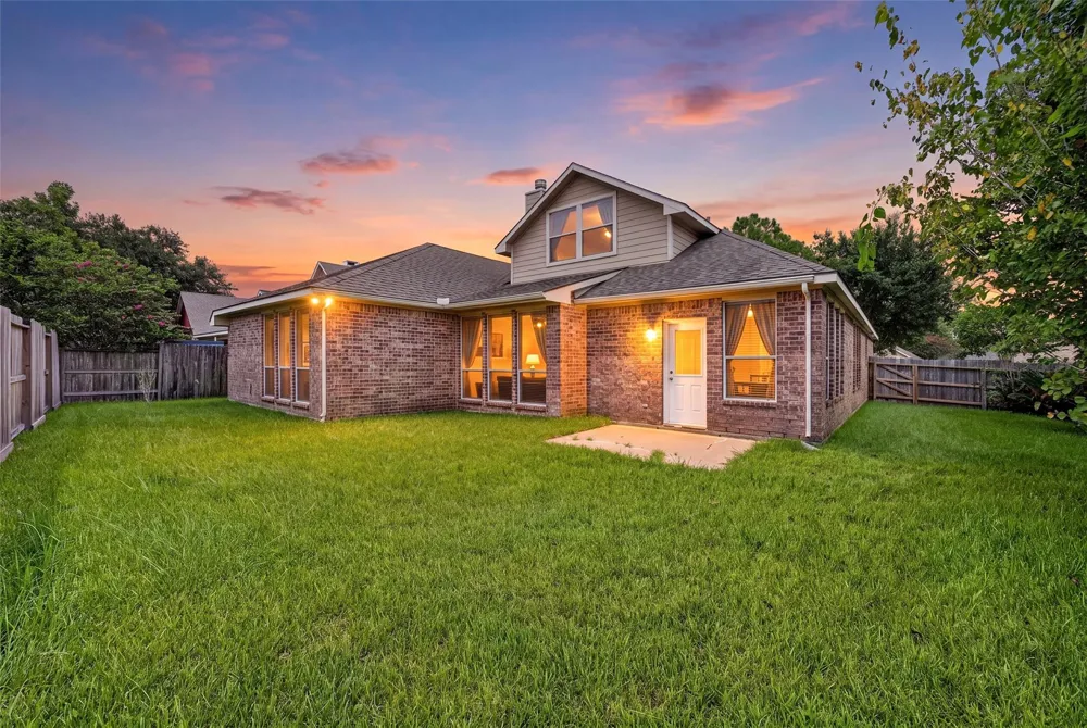 3146 Autumnjoy Drive Pearland, TX 77584