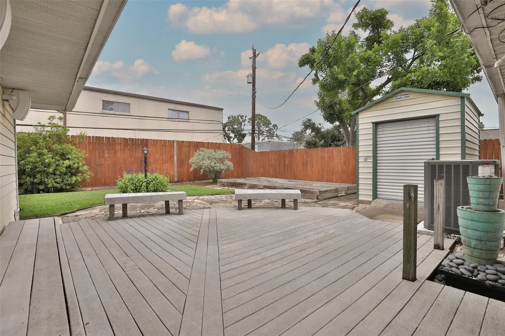 2427 Willowby Drive Houston, TX 77008