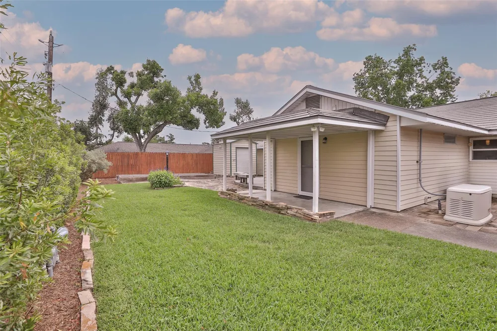 2427 Willowby Drive Houston, TX 77008