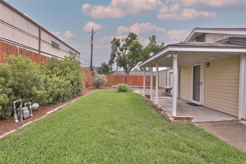 2427 Willowby Drive Houston, TX 77008