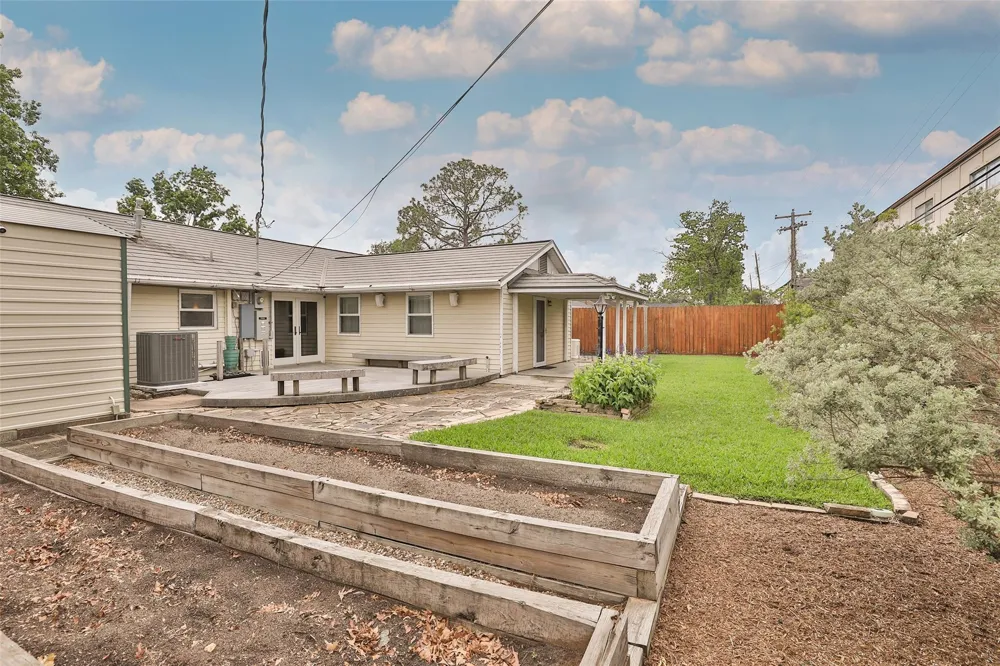 2427 Willowby Drive Houston, TX 77008