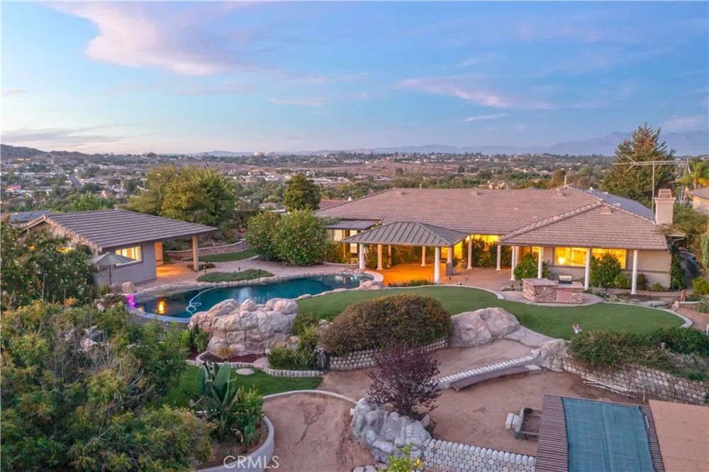 18493 Oak Park Drive Riverside, CA 92504