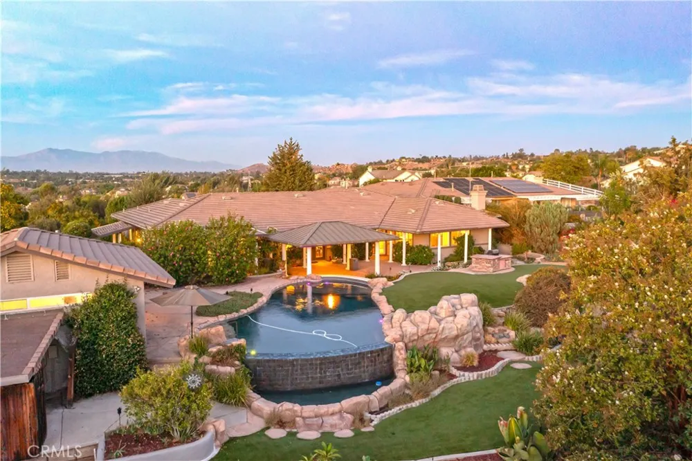 18493 Oak Park Drive Riverside, CA 92504