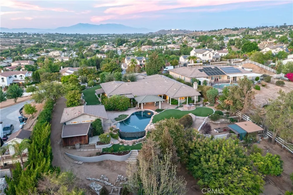 18493 Oak Park Drive Riverside, CA 92504