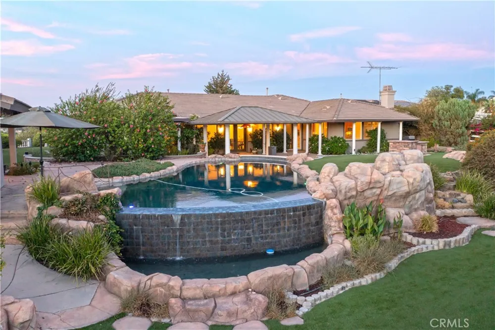 18493 Oak Park Drive Riverside, CA 92504