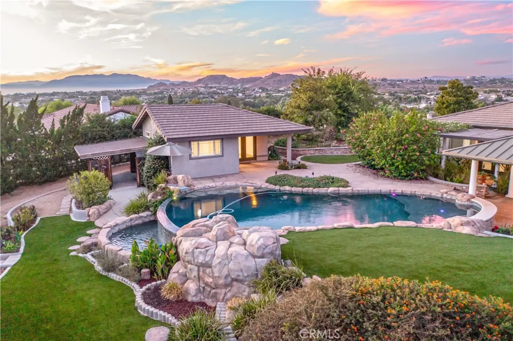 18493 Oak Park Drive Riverside, CA 92504