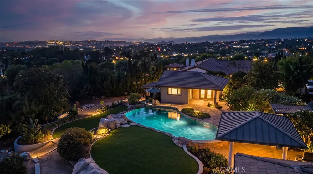 18493 Oak Park Drive Riverside, CA 92504