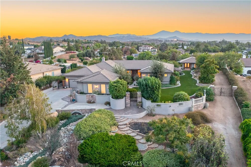 18493 Oak Park Drive Riverside, CA 92504