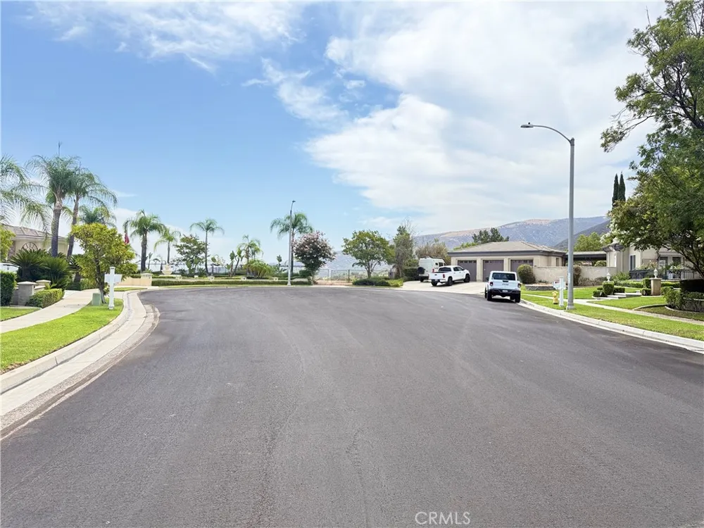 1660 Alamitos Corona, CA 92881