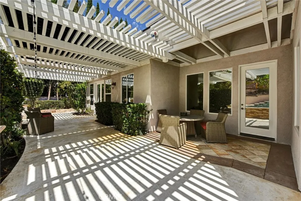 1660 Alamitos Corona, CA 92881